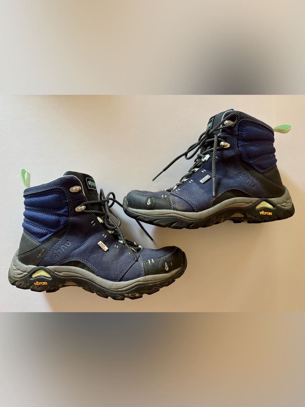 Women’s Ahnu 6.5 hiking boots like new